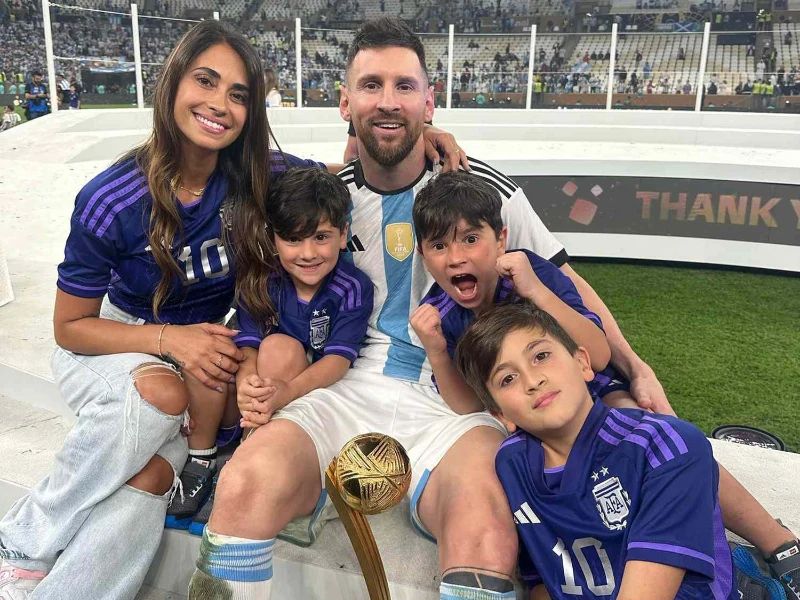 Gia đình đồng hành cùng Messi trong mọi tình huống