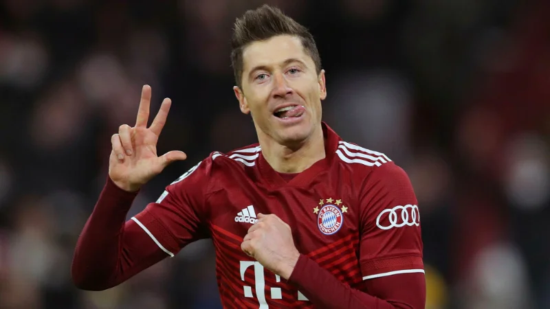 Robert Lewandowski là một trong những siêu sao đỉnh cao của giới bóng đá